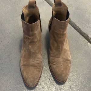 rag & bone Chelsea ankle boot. 38.5 TTS. Tan suede.